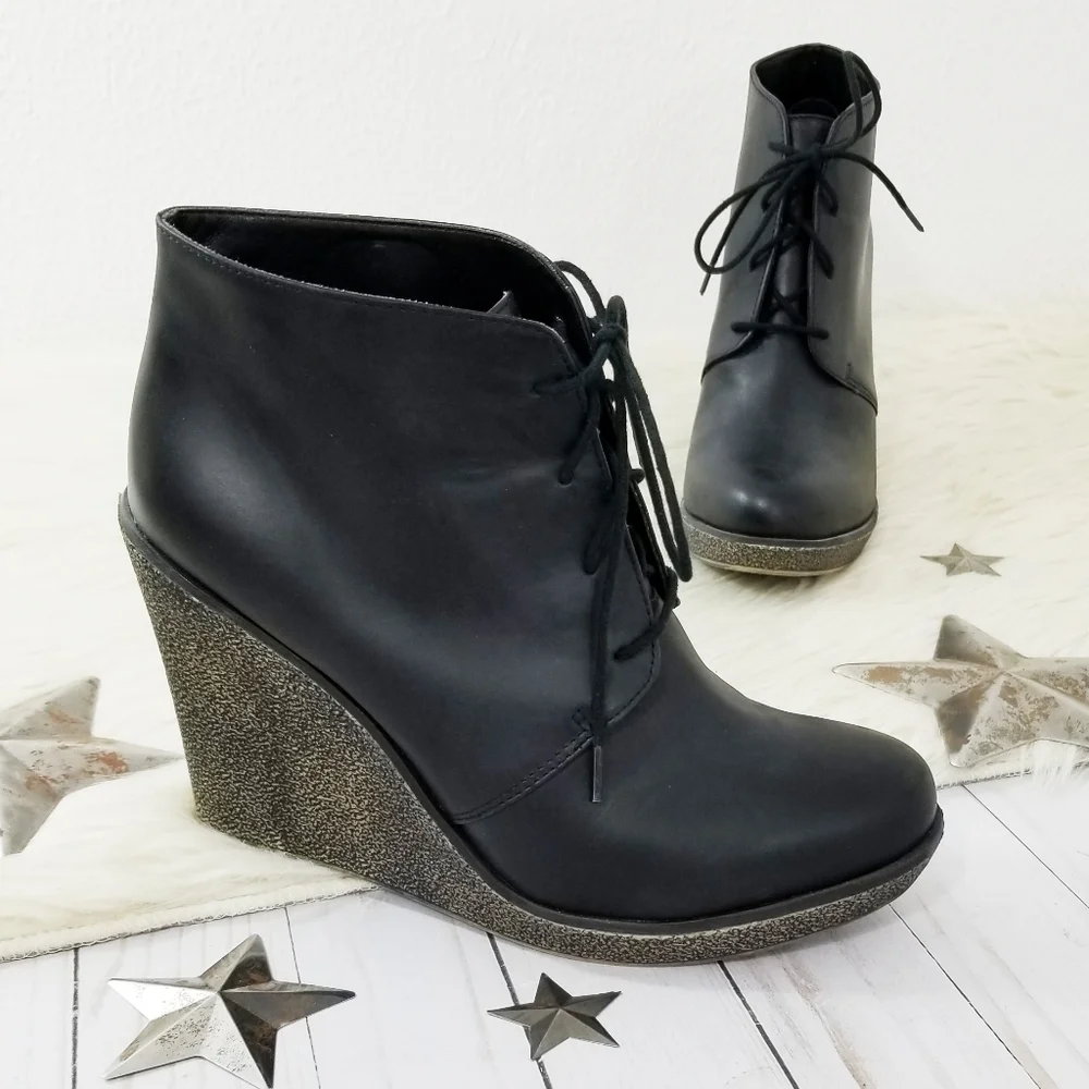Kelsi Dagger Fortune wedge ankle boots black lace-up Women's Size 9.5